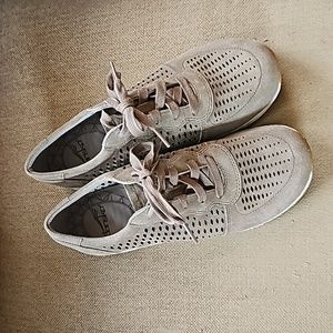 Dansko Charlie Shoes Womens 38 Comfort Sneaker Laser Cut Beige Suede